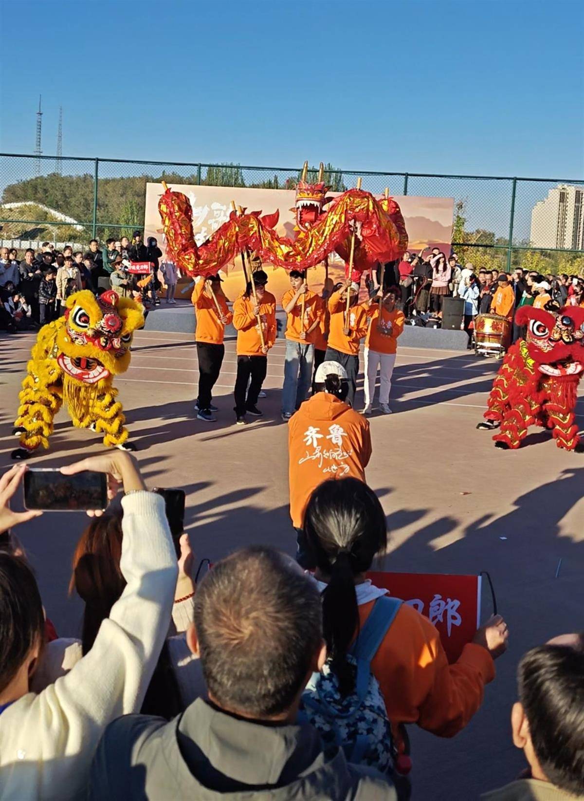 刀郎乌鲁木齐演唱会开唱<strong></p>
<p>莱特币交易平台</strong>，场外有刀迷免费为大家提供伙食，民宿老板宣布：持演唱会门票免费入住
