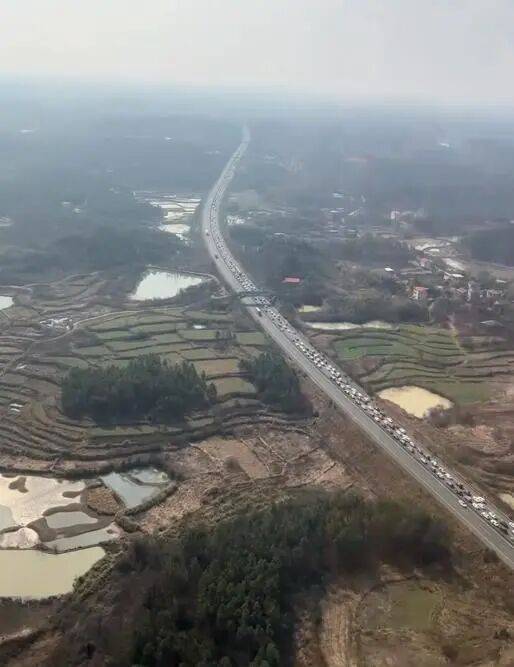 一家三口开2架飞机回老家<strong></p>
<p>BSV交易平台</strong>，300公里仅用80分钟：“我带女儿开一架，妻子另开一架，油费200多元”