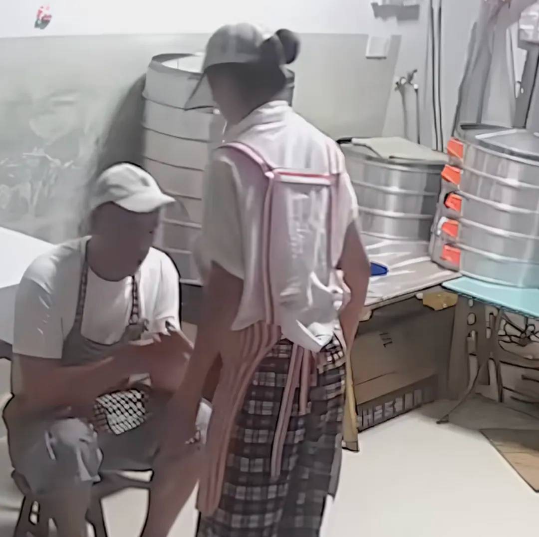 妻子抄起20斤油桶砸老公<strong></p>
<p>区块链挖矿交易平台</strong>，“晚10秒，后果不堪设想……”