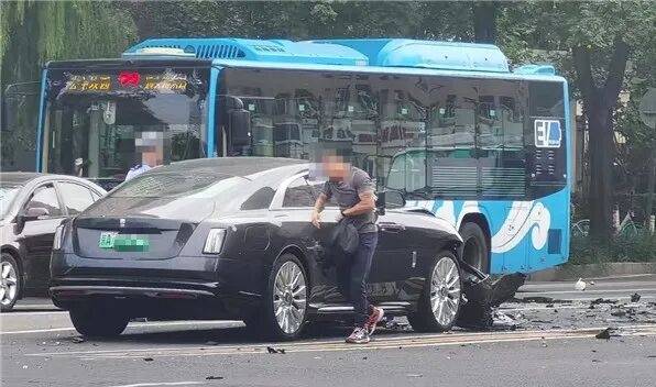 陈震谈劳斯莱斯车祸后续：对方为网约车<strong></p>
<p>区块链挖矿交易平台</strong>，已联系到伤者家属，会全力支付应该负担的赔偿